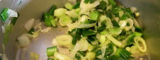 суп-пюре из авокадо с кинзой и вялеными томатами. Шаг 3