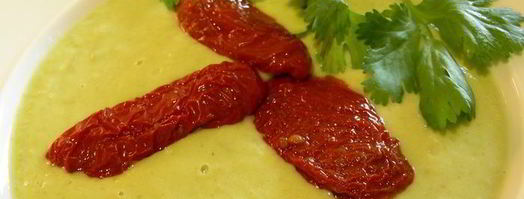 суп-пюре из авокадо с кинзой и вялеными томатами. Шаг 7