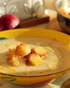 Суп-пюре из цветной капусты с гренками