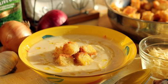 Суп-пюре из цветной капусты с гренками