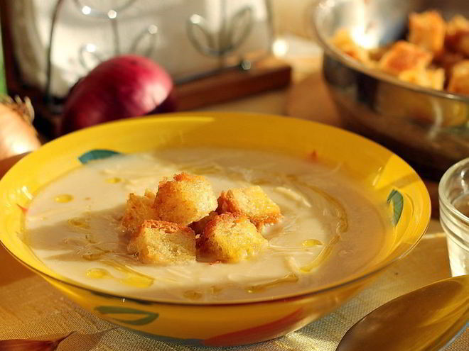 Рецепт супа-пюре из цветной капусты с гренками