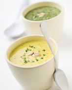 Суп-пюре из тыквы и яблок с песто из кинзы