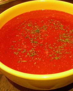 Свекольный суп-пюре с яблоком и тимьяном