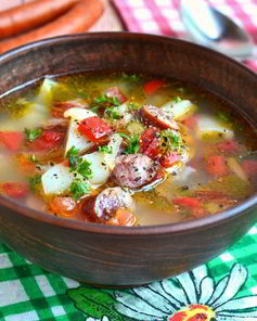 Суп с рисом, овощами и охотничьими колбасками