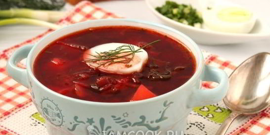 Горячий свекольник с ботвой