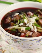 Холодный свекольник с колбасками