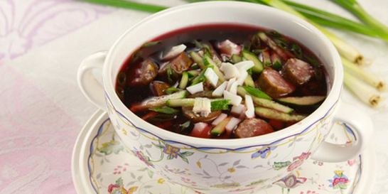 Холодный свекольник с колбасками