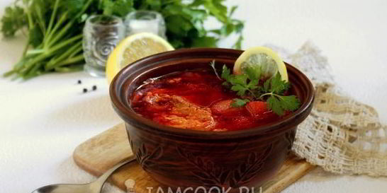 Классический горячий свекольник с курицей