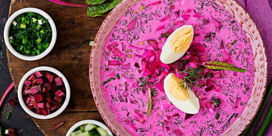 Свекольник на кефире с базиликом, ботвой и салатом