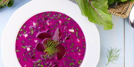 Свекольник с сельдереем, ботвой и зеленым салатом