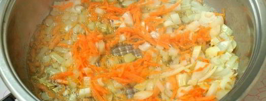 свекольник со щавелем, фасолью и шампиньонами. Шаг 4