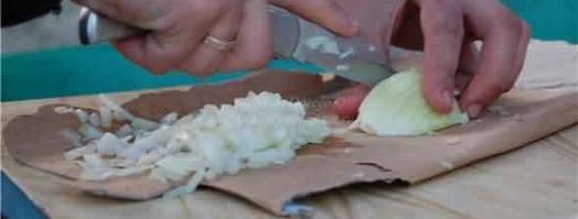 баварский пивной сырный суп с копчеными колбасками. Шаг 15