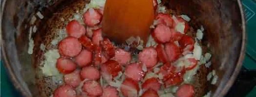 баварский пивной сырный суп с копчеными колбасками. Шаг 24