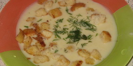Сливочно-сырный суп с чесночными сухариками