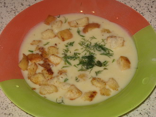 Рецепт сливочно-сырного суп с чесночными сухариками