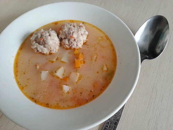 Рецепт сырно-чесночного суп с фрикадельками