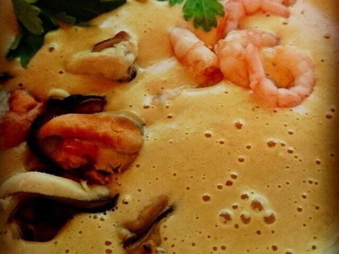 Рецепт сырного крема-супа с морепродуктами на рыбном бульоне