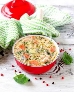 Сырный суп с форелью и грибами