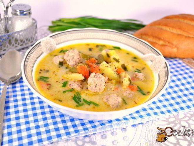 Рецепт сырного супа с замороженными овощами, зеленью чеснока и фрикадельками