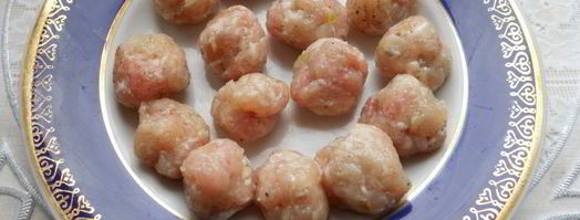 сырный суп с замороженными овощами, зеленью чеснока и фрикадельками. Шаг 7