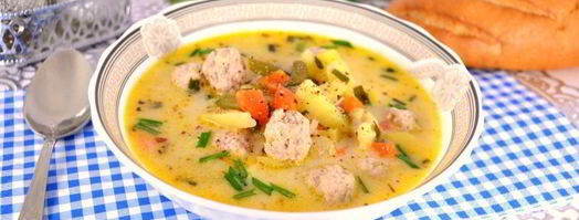 сырный суп с замороженными овощами, зеленью чеснока и фрикадельками. Шаг 11