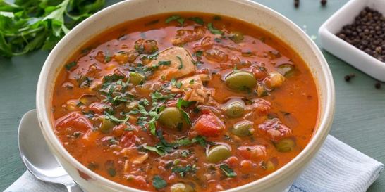 Томатный суп с горбушей и оливками