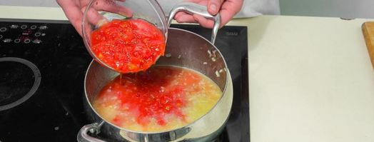 томатный суп с горбушей и оливками. Шаг 3