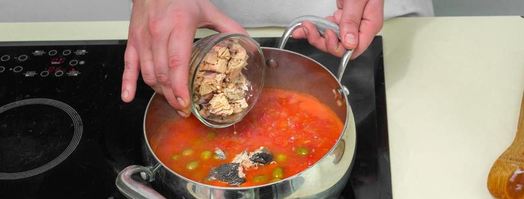 томатный суп с горбушей и оливками. Шаг 4