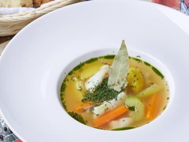 Рецепт ухи из морских рыб с укропом и водкой