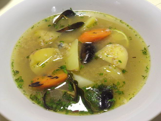 Рецепт ухи из судака с беломорскими мидиями