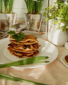 Блинчики на ряженке с куриным припеком