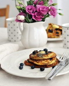 Блинчики с черникой и орехами