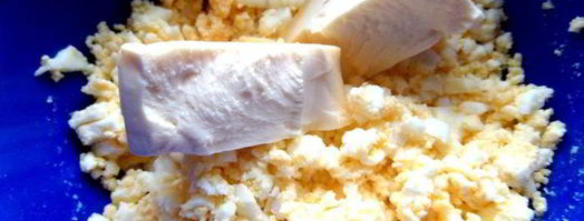 дрожжевые блины с луково-сырной начинкой. Шаг 18