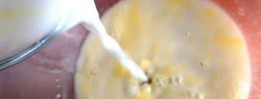 дрожжевые блины с луково-сырной начинкой. Шаг 6