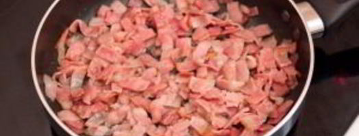 фунчоза с беконом, помидорами и яичными блинчиками. Шаг 3