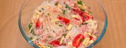 фунчоза с беконом, помидорами и яичными блинчиками. Шаг 12