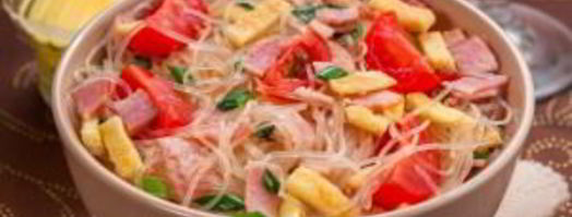 фунчоза с беконом, помидорами и яичными блинчиками. Шаг 13