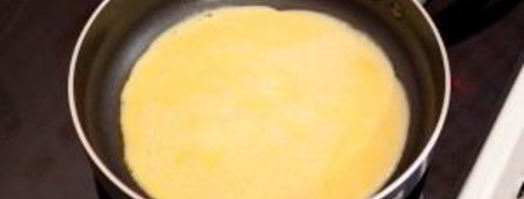 фунчоза с беконом, помидорами и яичными блинчиками. Шаг 5