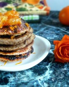 Овсяные блинчики с орехами и мандариновым соусом