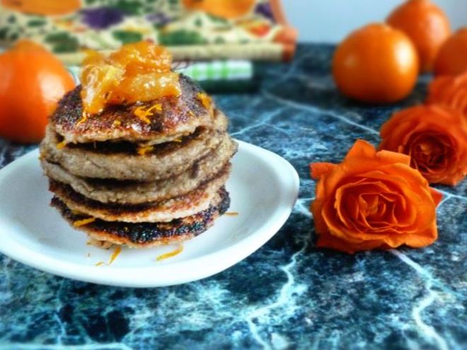 Рецепт овсяных блинчиков с орехами и мандариновым соусом
