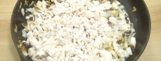 запеченные блины с курицей и грибами. Шаг 10