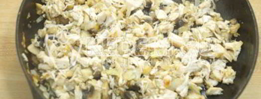 запеченные блины с курицей и грибами. Шаг 11