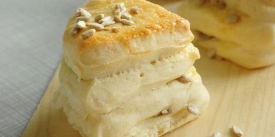 Булочки — башенки из дрожжевого теста на воде без яиц