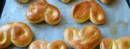 булочки молочные сердечки. Шаг 12