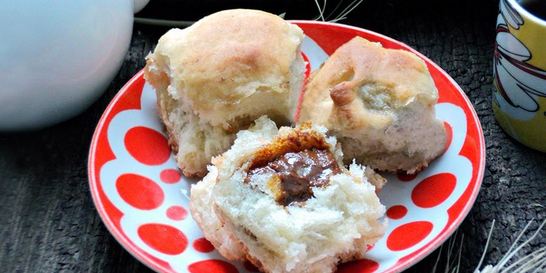 Булочки с вареной сгущенкой