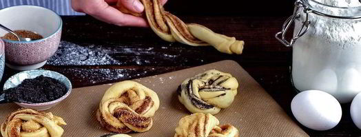 сдобные булочки-плетенки с маком и корицей. Шаг 9