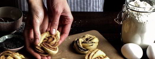 сдобные булочки-плетенки с маком и корицей. Шаг 10