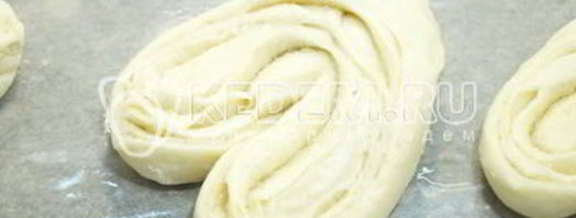 сдобные булочки плюшки. Шаг 13