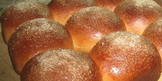 Сдобные булочки с сахаром