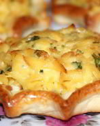 Ватрушки с копченым сыром и чесноком